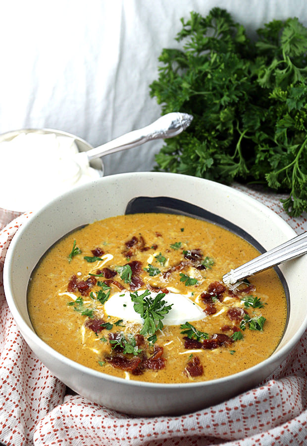A hearty and delicious pumpkin soup for the low-carb Fall season! Shared via iqyxmeyx.top/