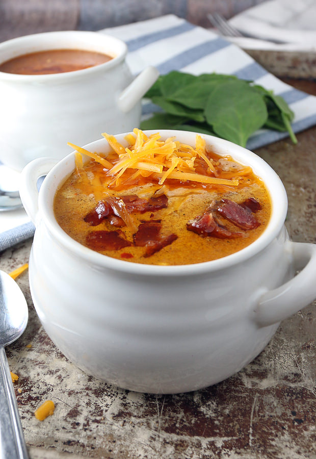 Warm yourself up in the cold with some delicious Bacon Cheeseburger Soup | Shared via iqyxmeyx.top/