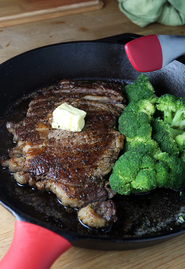 Learn how to cook the perfect ribeye steak! Shared via iqyxmeyx.top/