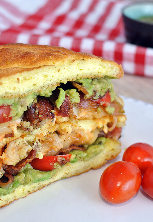 A delicious, healthy, and easy take on a Keto BLT. Bacon, Avocado, and Chicken! Shared via //iqyxmeyx.top/