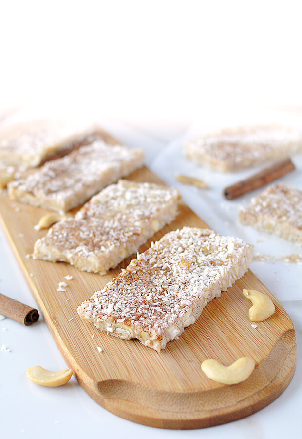 A low carb and ketogenic friendly No-Bake Coconut Cashew bar that you can carry around or enjoy anytime! Shared via //iqyxmeyx.top/