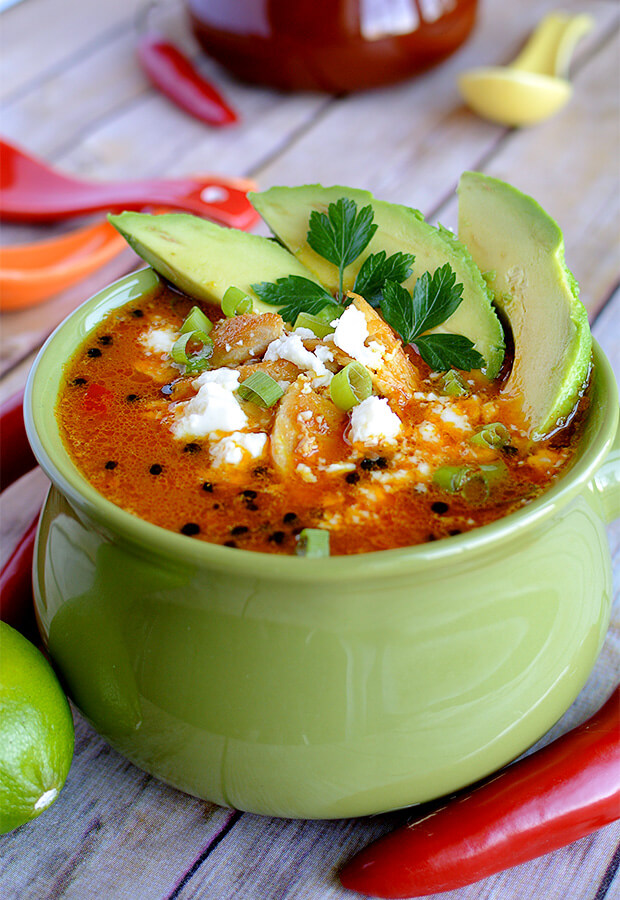 A delicious hot chili soup that's suited for any cold (and warm) months of the year! Shared via //iqyxmeyx.top/