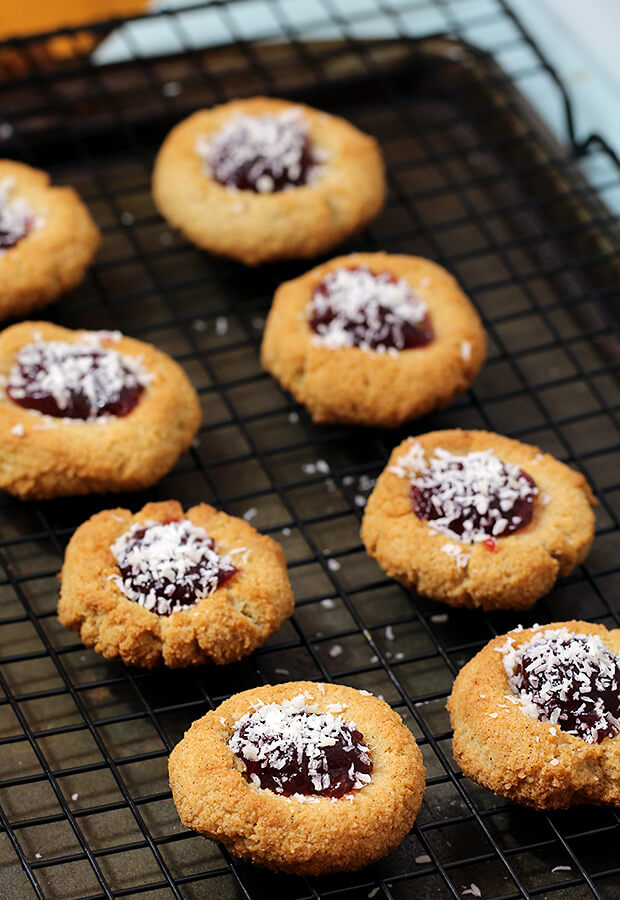 Delicious, easy, and beautiful Keto Amaretti Cookies. Shared via //iqyxmeyx.top/